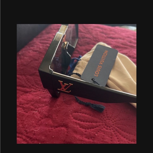 Authentic Louis Vuitton - Picture 4 of 5